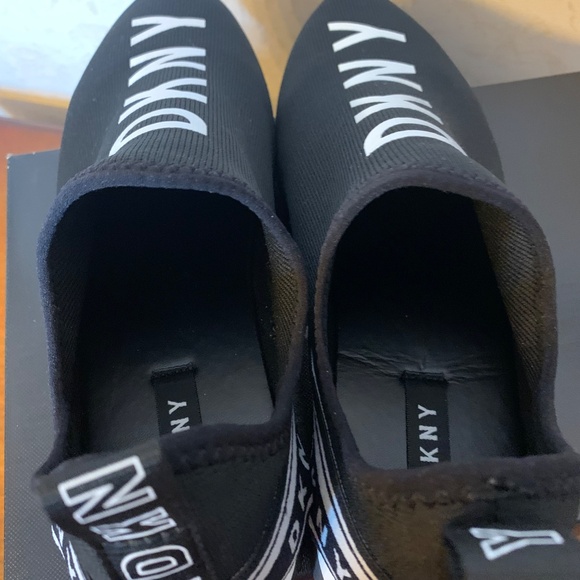 Women’s DKNY Abbi Slip On Sneakers, Black and White, Size 10 - Picture 8 of 10